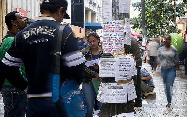 Regras mais duras reduzem seguro-desemprego na crise